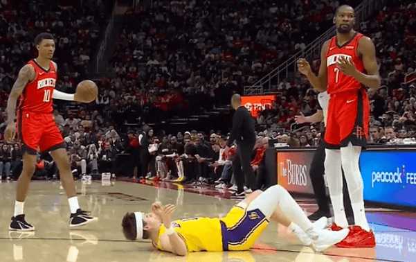 火记评价杜兰特一级恶意犯规：你在开玩笑？这简直太荒谬了