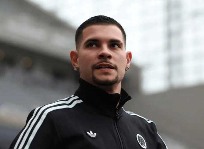 曼联与皇马竞逐吉马良斯，转会费或达8000万欧元