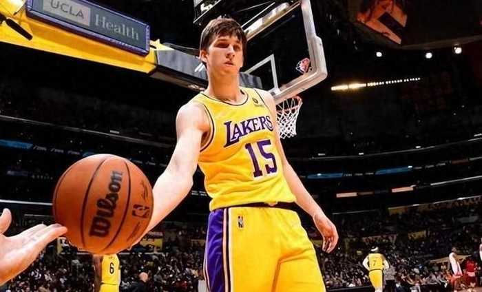 比里弗斯还差！全明星内线季后赛场均仅10+9，坎宁安被他“坑惨”了