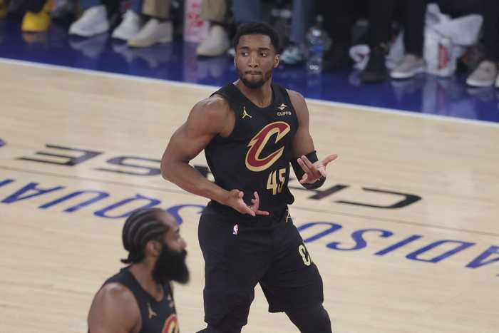 米切尔：我们今年打了两轮抢七 所以0-2落后并不是最大的挑战