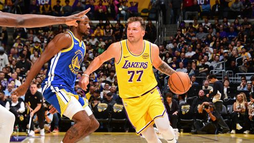 东契奇空砍43+12+8 库里23分 巴特勒31+5 勇士揭幕战力克湖人